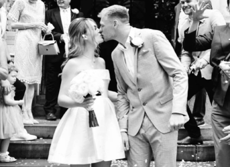 Ramsdale tổ chức lễ cưới muộn tại Ý, huyền thoại Seaman góp mặt